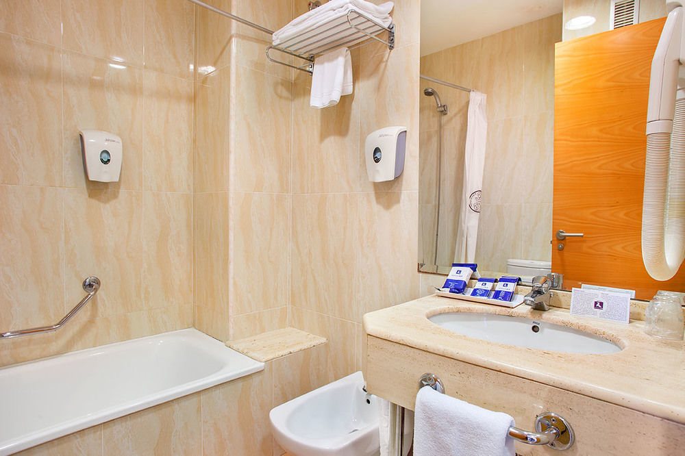 Rh Gijon & Hotel